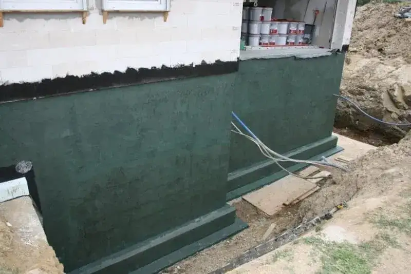 Izolacja pionowa fundamentów czym jest i jak skutecznie ją wykonać