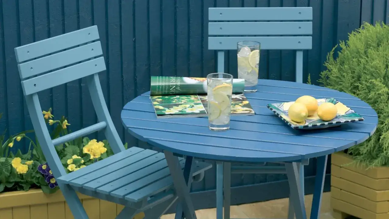 Jakie drewno na meble ogrodowe? Najlepsze gatunki i ich zalety