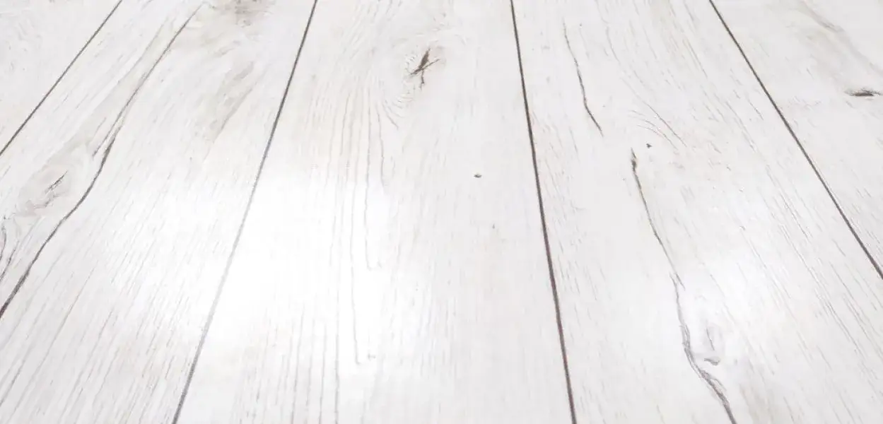 Jak usunąć wgniecenia na wykładzinie PCV - skuteczne metody i porady