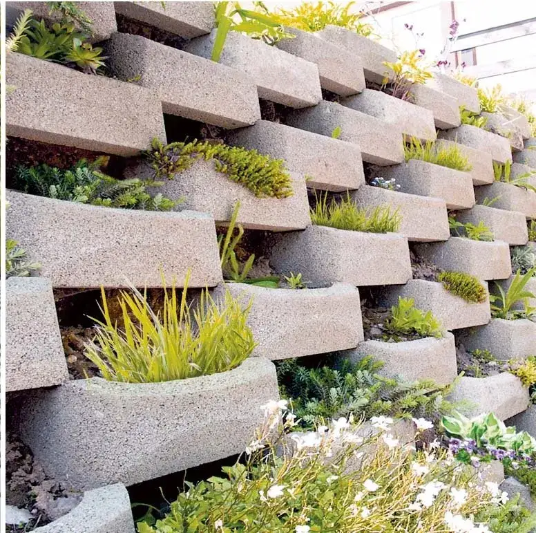 Zaradź problemom skarpy w ogrodzie. Rewelacyjne sposoby na piękne i funkcjonalne wzgórze