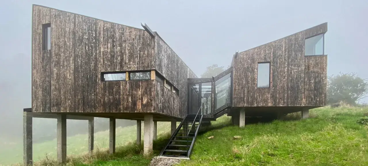 Dom na słupach betonowych: zalety, wyzwania i inspiracje