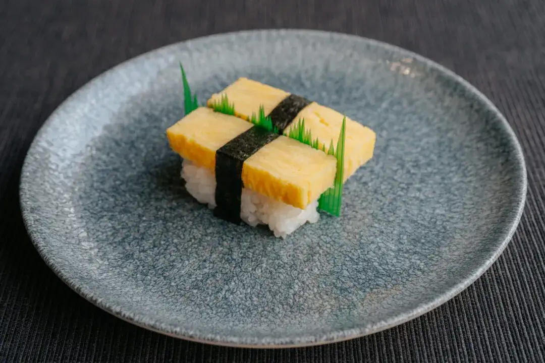 Czym jest tamago sushi? Charakterystyka, składniki i tajniki przygotowania