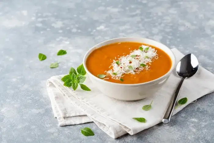 Zupa dyniowa: Ile kalorii? Poznaj sekrety wersji FIT