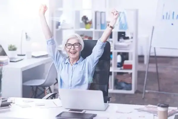 Sześciomiesięczna odprawa emerytalna: kiedy i jak wnioskować?