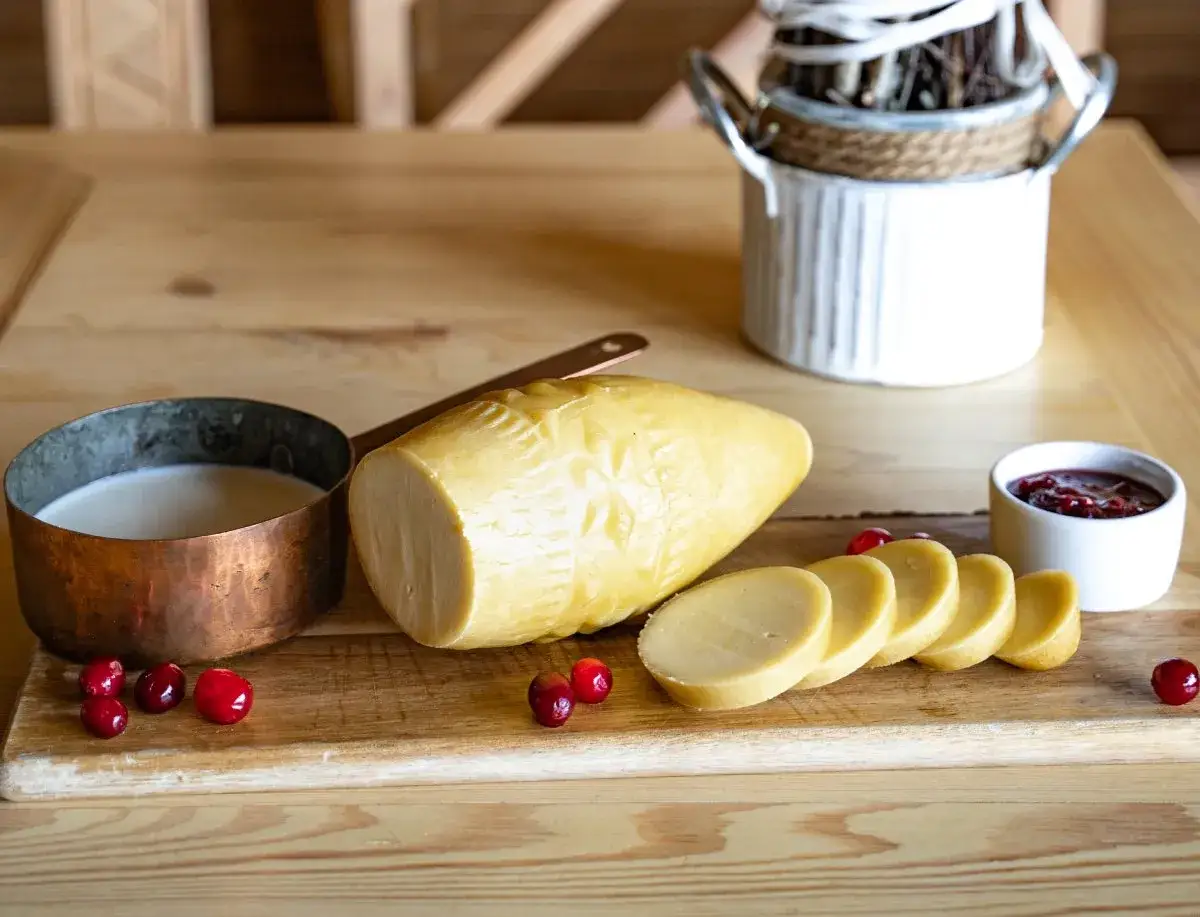 Gdzie kupić prawdziwe oscypki? Rozpoznaj oryginał i unikaj podróbek!