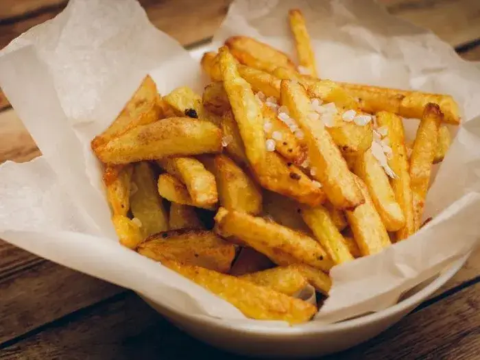 Frytki z piekarnika: Zdrowsze niż smażone? Sprawdź, jak je zrobić