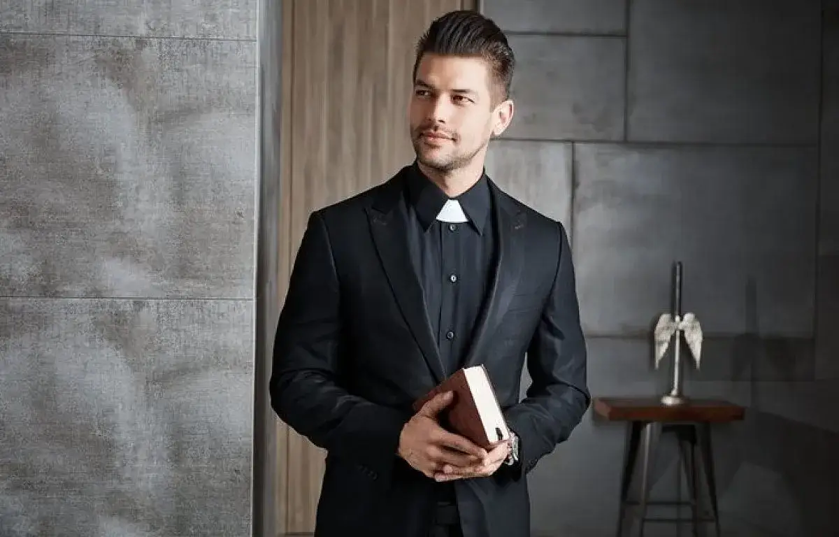 Jak napisać SMS do księdza, aby uniknąć faux pas i być szanowanym