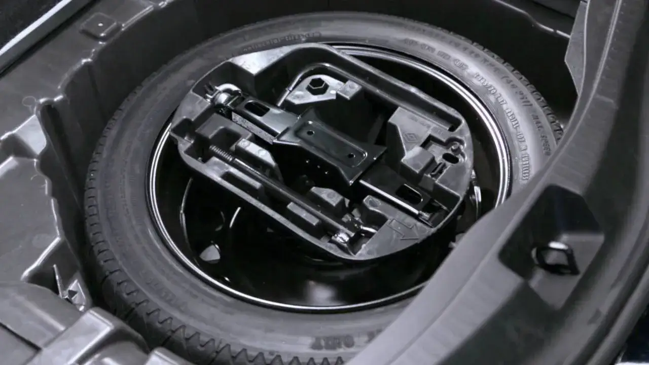 Jak zdjąć koło zapasowe w Renault Master - proste kroki bez problemów