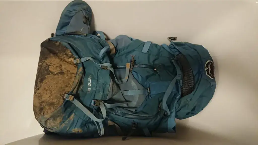 Jak umyć plecak, aby uniknąć zniszczenia i przywrócić świeżość