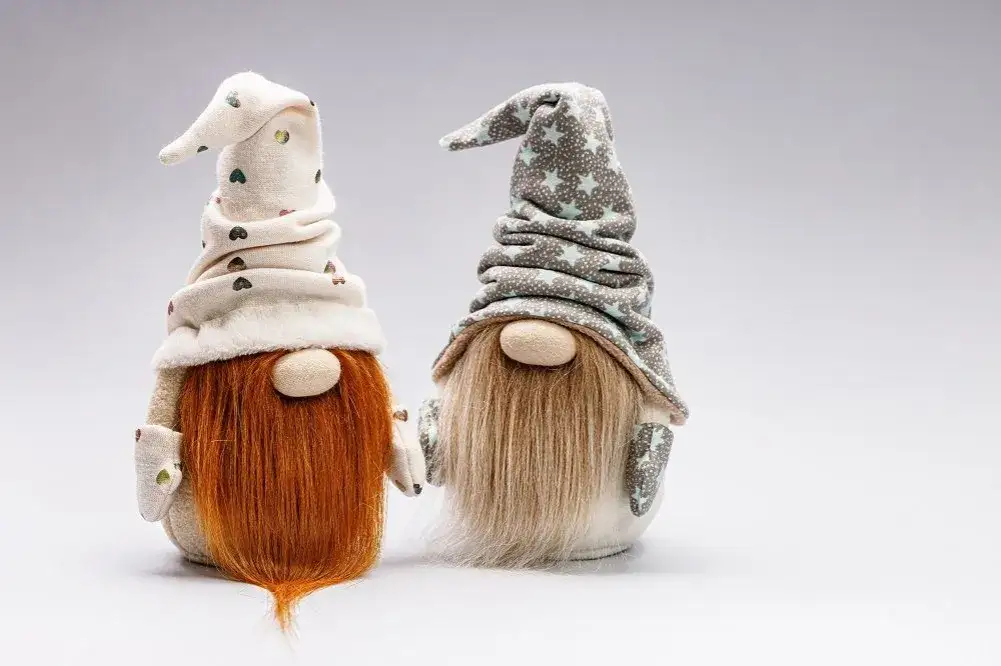 Jak zrobić skrzata z butelki – prosty sposób na kreatywną dekorację