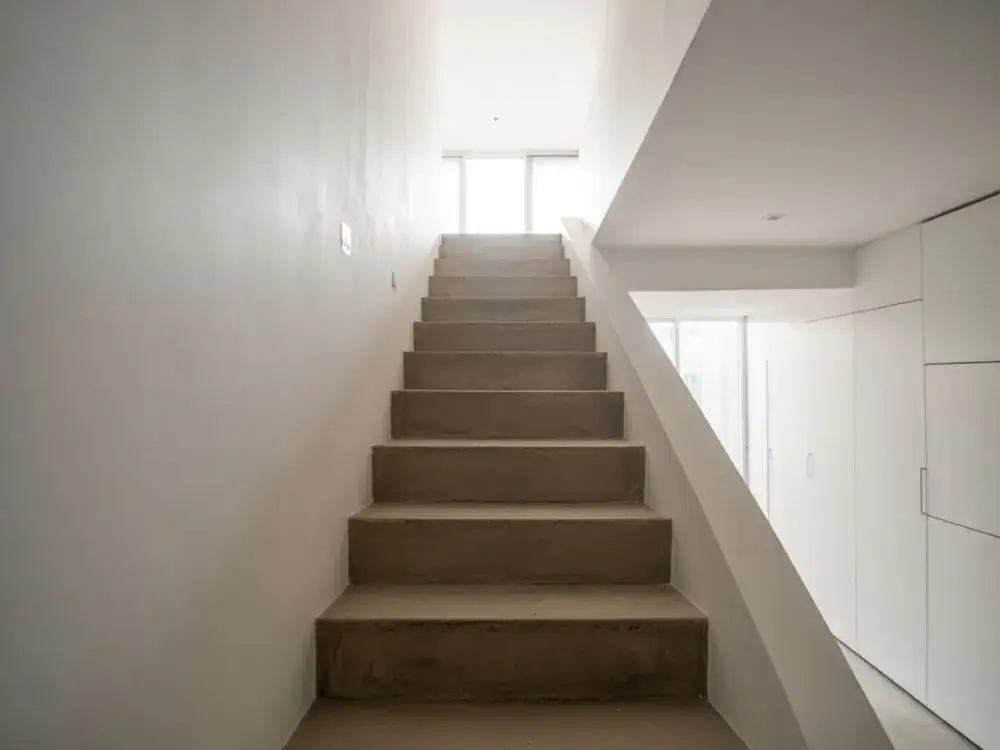 Jak wymurować schody z bloczków betonowych bez błędów i problemów