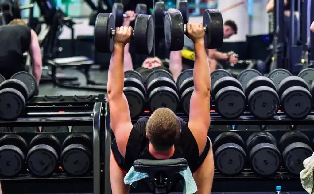 Jak zacząć treningi na siłowni i uniknąć najczęstszych błędów