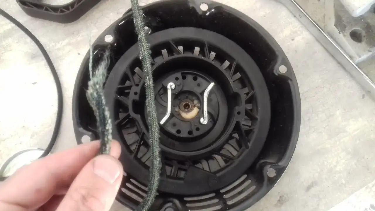 Jak naprawić szarpak do kosy spalinowej i uniknąć kosztownych napraw