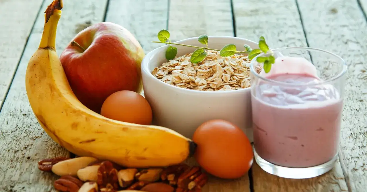 Co jeść na śniadanie, by schudnąć? Zasady utraty dodatkowych kilogramów