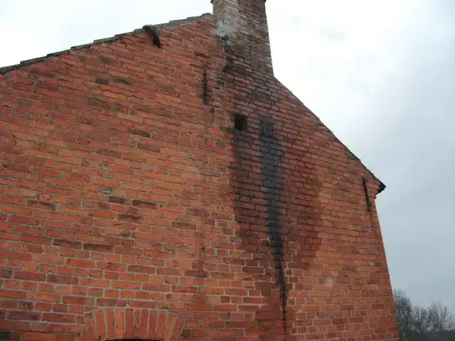 Jak wysuszyć mokry komin? Skuteczne metody na pozbycie się wilgoci