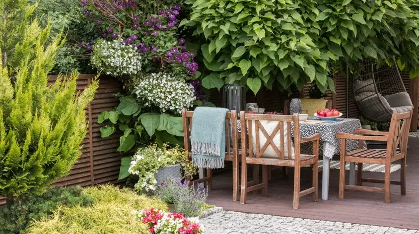 Jak zaprojektować ogród przed domem? Stwórz piękną wizytówkę!