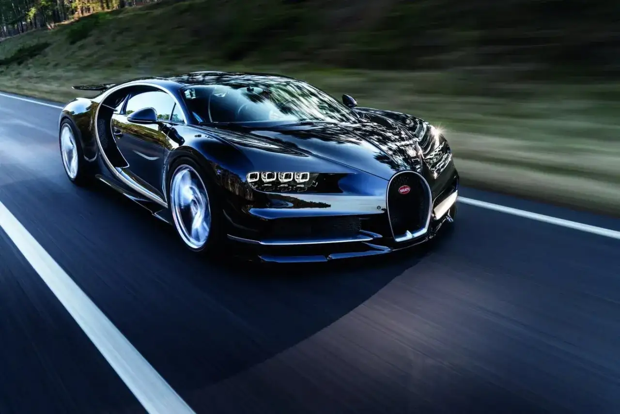 Bugatti Chiron: 100 litrów baku. Jak szybko znika paliwo?