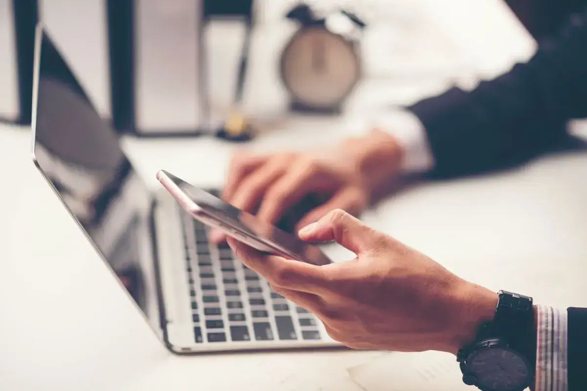 Kiedy przychodzą przelewy Millennium? Sprawdź godziny księgowania