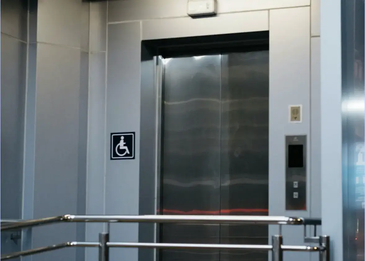 Dlaczego regularna wymiana części w dźwigach osobowych i towarowych zwiększa żywotność urządzeń?