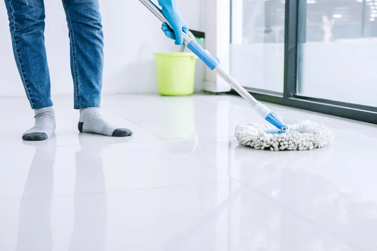 Jak skutecznie nabłyszczyć gres matowy i uniknąć zarysowań