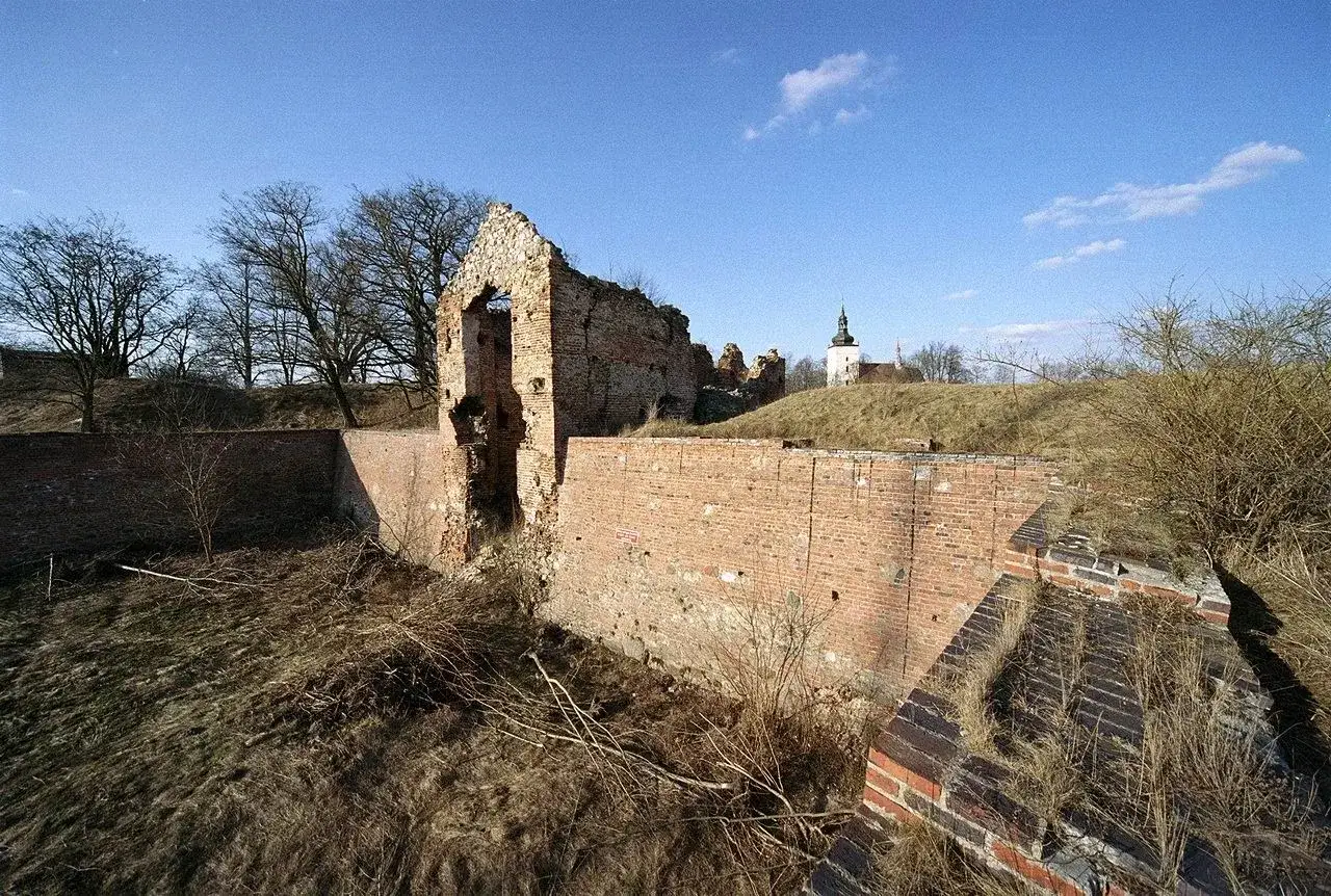 Zamek w Dankowie: Ruiny, które skrywają fascynującą historię