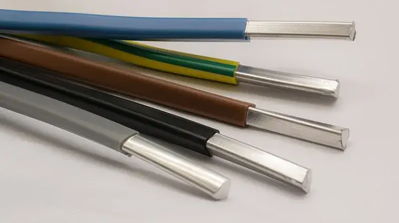 Czy aluminium przewodzi prąd? Odkryj zaskakujące właściwości metalu