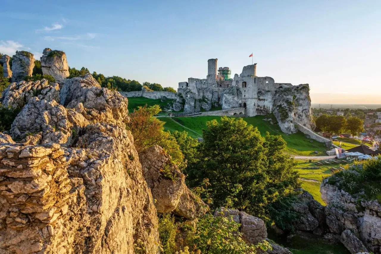 Szlak Orlich Gniazd na motocyklu: trasa, atrakcje i praktyczne porady dla bezpiecznej jazdy