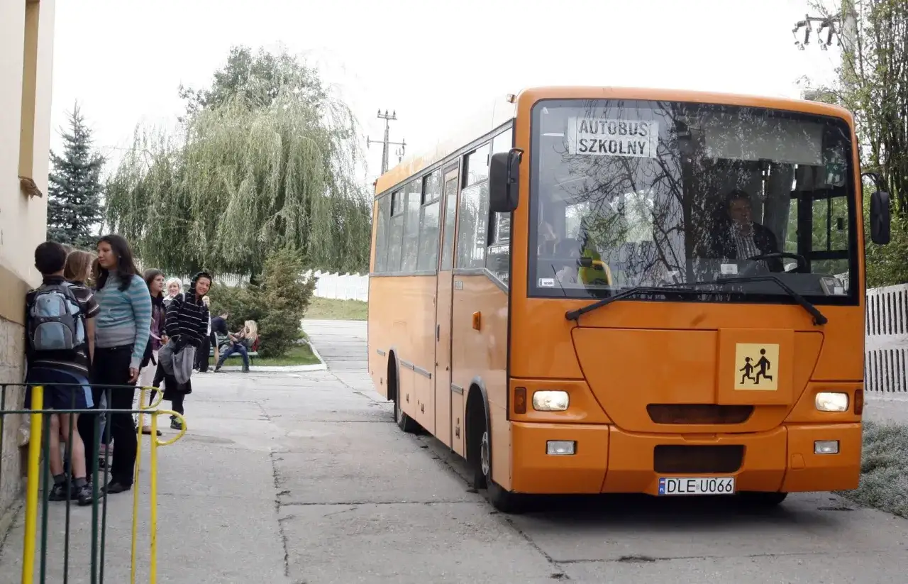 Ile jest miejsc w autobusie szkolnym? Zaskakujące różnice w pojemności