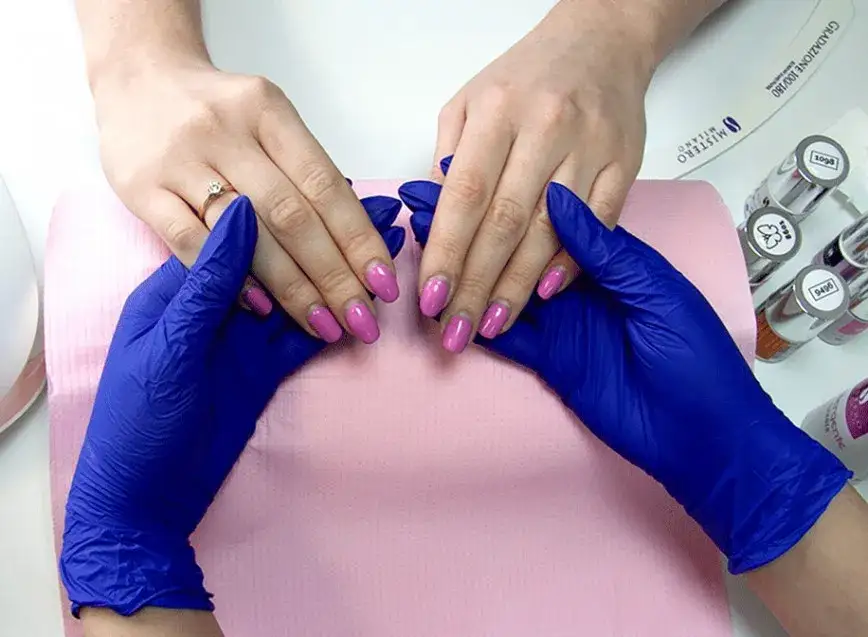 Jak przedłużać paznokcie na formie - uniknij najczęstszych błędów