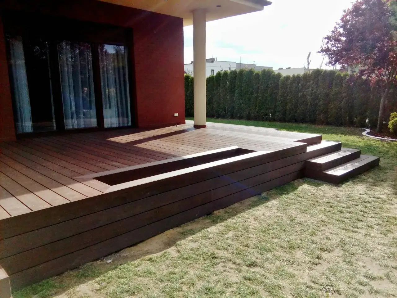 Z czego podłoga na taras? Poznaj najlepsze materiały i ich wady