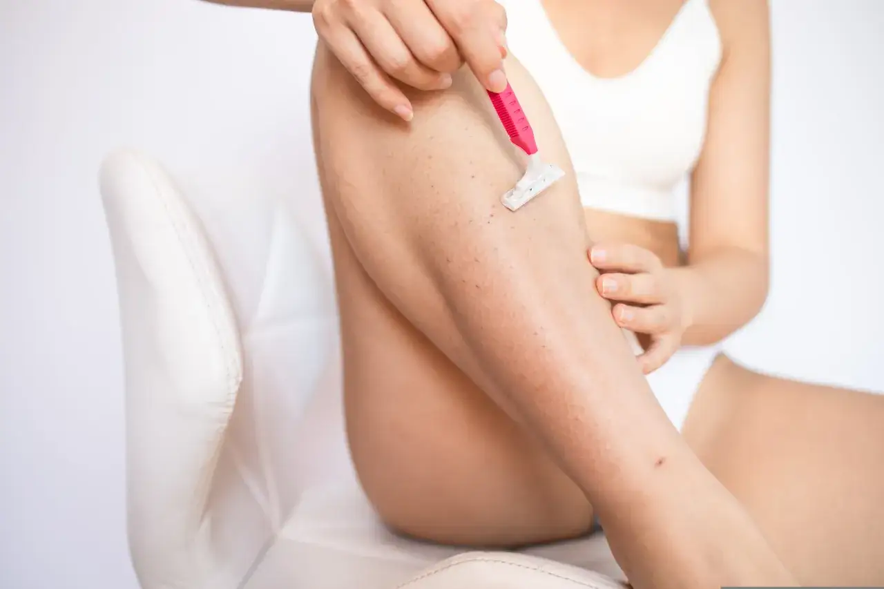 Dlaczego po goleniu swędzi skóra i jak temu zapobiec?