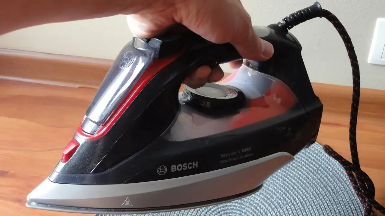 Jak rozebrać żelazko Bosch Sensixx DI90 bez uszkodzeń i stresu