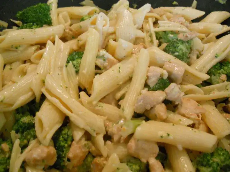 Makaron penne w sosie śmietanowym – szybki przepis na pyszny obiad