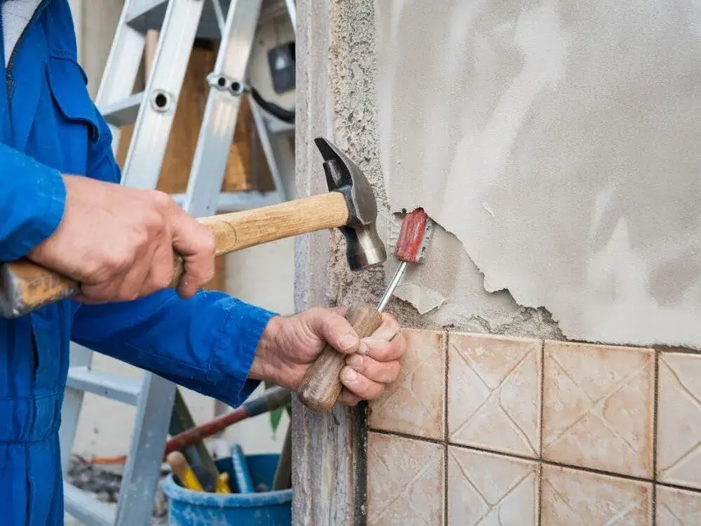 Skuteczne sposoby na usunięcie starej fugi z płytek bez ryzyka uszkodzeń