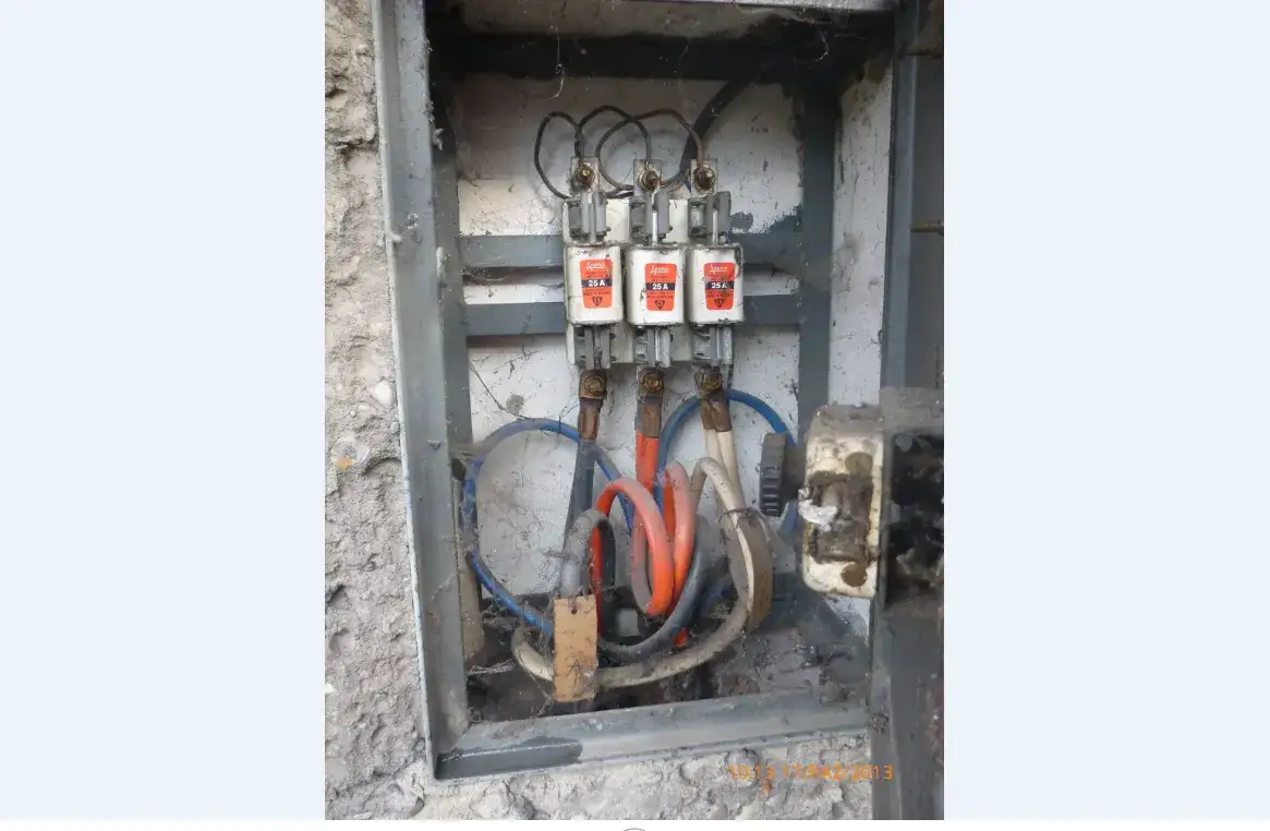 Koszt przeniesienia skrzynki elektrycznej: Ile zapłacisz i jak to zrobić?