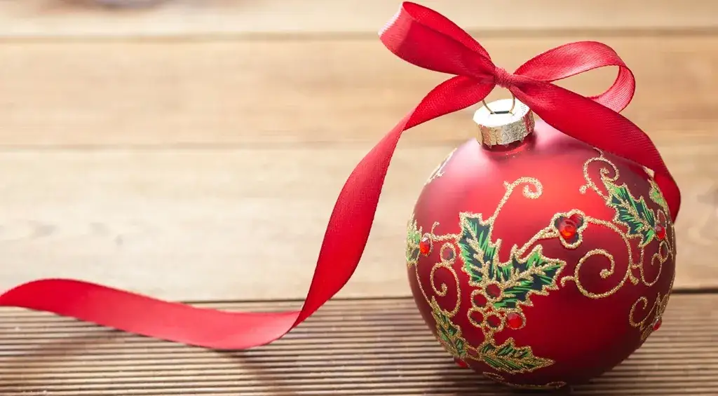 Jaką farbę do malowania bombek choinkowych wybrać, aby zaskoczyć?
