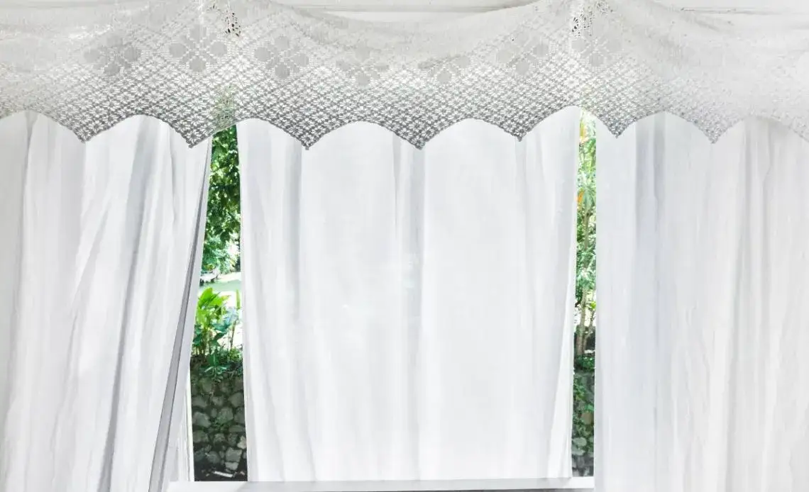 Jak zamontować zasłony na balkonie w bloku bez wiercenia i kłopotów