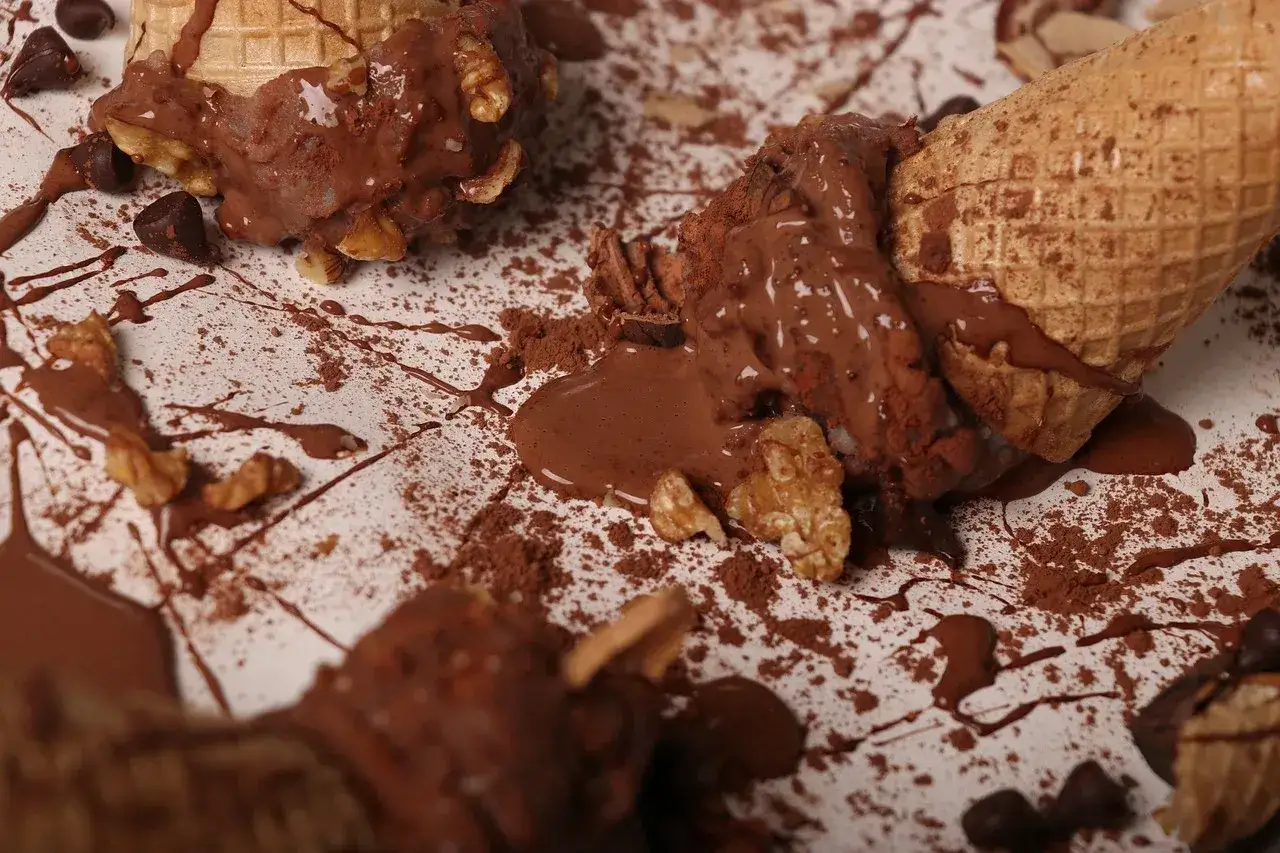 Ile kalorii ma gałka lodów czekoladowych? Zaskakujące wartości!