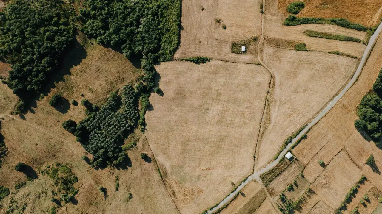 Jak sprzedać działkę budowlaną i uniknąć najczęstszych błędów