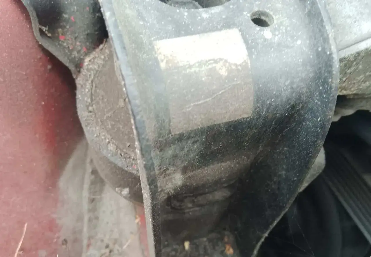 Objawy uszkodzonej poduszki silnika: Rozpoznaj i działaj!