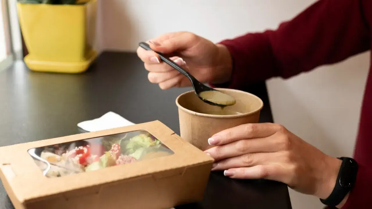 Co to jest catering? Rodzaje, korzyści, jak wybrać firmę