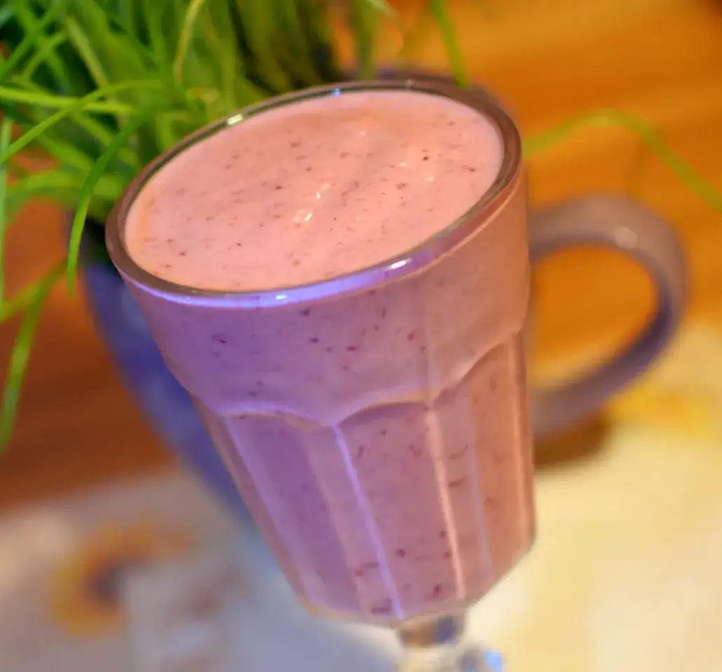 Ile kalorii ma koktajl owocowy? Sprawdź, co wpływa na kaloryczność