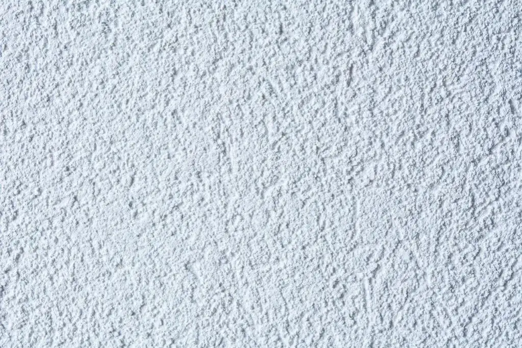 Co to są tynki mineralne? Poznaj ich właściwości i zastosowanie