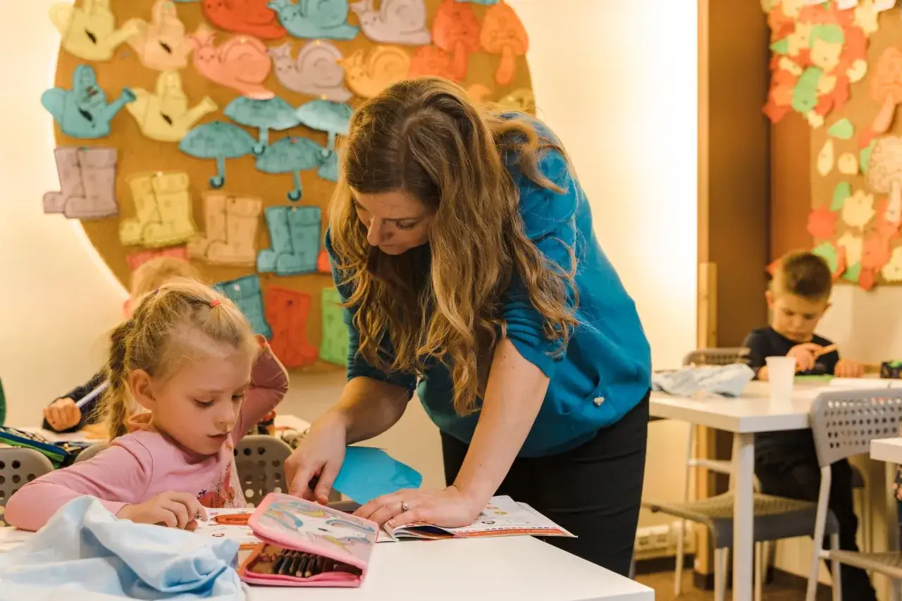 Zajęcia z angielskiego dla dzieci: Jak wybrać i ile kosztują?