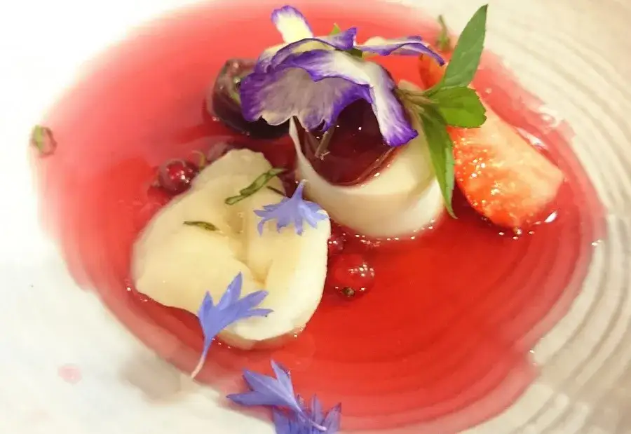 Assiette co to jest w kuchni? Odkryj tajemnice i zastosowanie talerzy