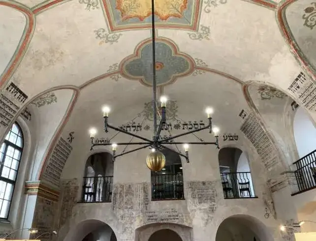 Co to synagoga i czym zasadniczo różni się od kościoła? Różnice