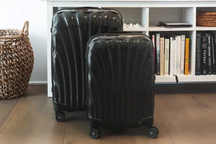 Walizka 32 kg ile to litrów - poznaj pojemność idealnej walizki