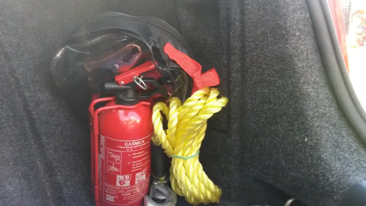 Gdzie zalegalizować gaśnicę samochodową i uniknąć problemów z przeglądem