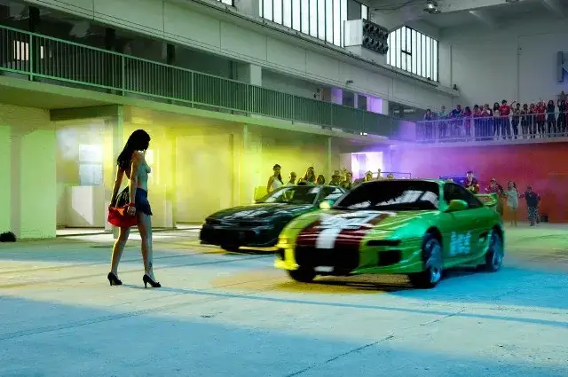 Fast track bez granic: wszystko co musisz wiedzieć o filmie akcji i wyścigach