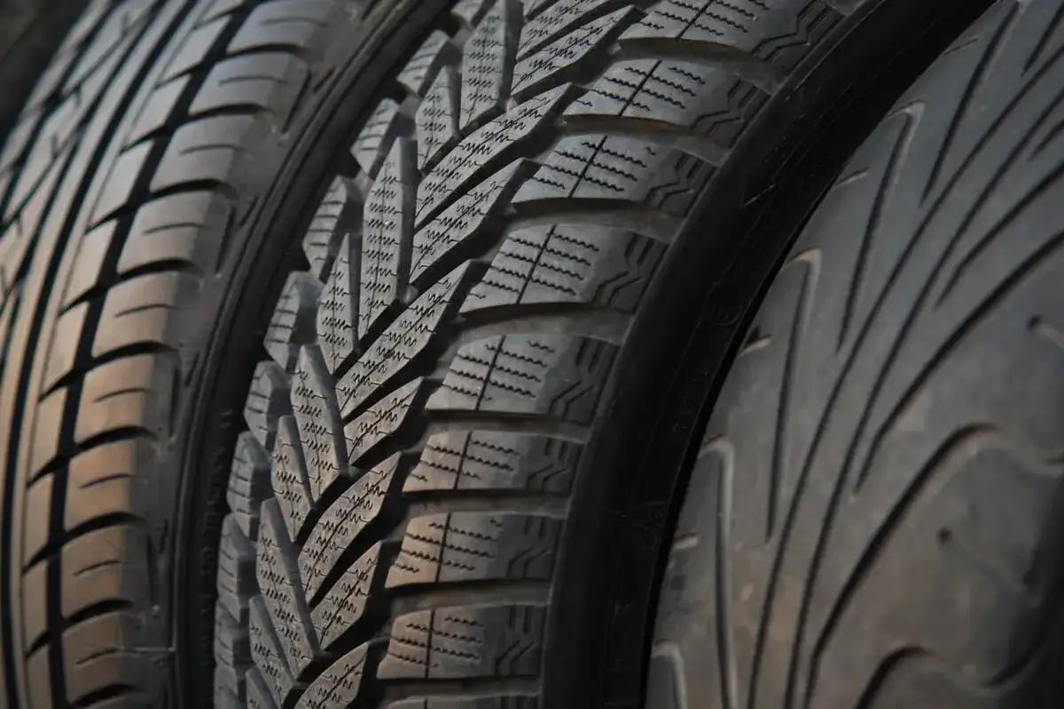 Jak sprawdzić czy opony są zimowe i uniknąć niebezpieczeństw na drodze
